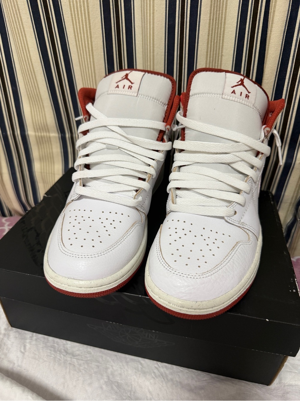 Jordan 1 mid - White/Red - Picture 2 of 5